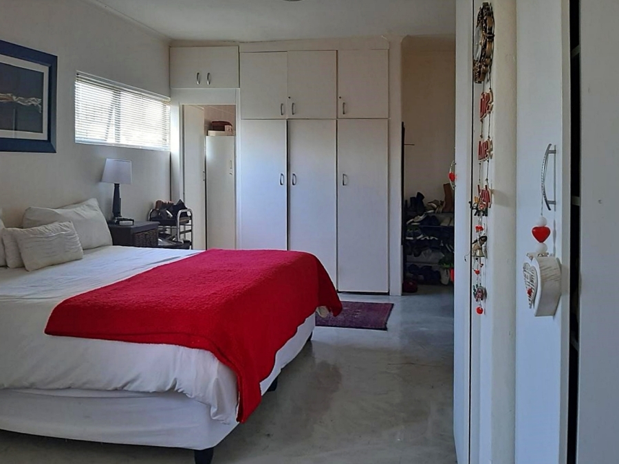 8 Bedroom Property for Sale in Country Club Western Cape